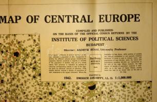 1942 Közép-Európa nemzetiségi térképe. Kidolgozta Dr. Jakabffy Imre. 1:1000.000. Bp., Államtudományi...