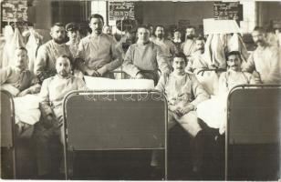 Osztrák-magyar katonai kórház, sérült katonák Müller R. betegágya körül / WWI K.u.K. military hospital interior, injured soldiers around Müller R.s bed. photo