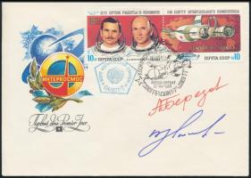 Anatolij Berezovoj (1942-2014) és Valentyin Lebegyev (1942- ) szovjet űrhajósok aláírásai emlékborítékon /  Signatures of Anatoliy Berezovoy (1942-2014) and Valentin Lebedev (1942- ) Soviet astronauts on envelope