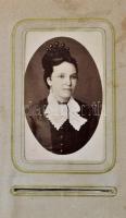 cca 1870 Régi bőrkötéses fotóalbum, 50 db keményhátú fotóval, erdélyi műtermekből, 10×6 cm