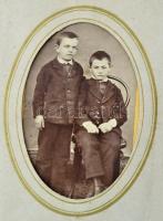 cca 1870 Régi bőrkötéses fotóalbum, 50 db keményhátú fotóval, erdélyi műtermekből, 10×6 cm