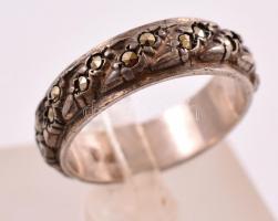 Ezüst(Ag) markazittal díszített gyűrű, jelzett, hiányos kőberakás, méret: 52, bruttó: 4,4 g