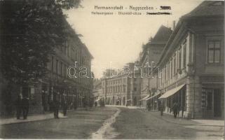 1911 Nagyszeben, Hermannstadt, Sibiu; Heltauergasse / Disznódi utca, üzletek / Strada Cisnadiei / street view, shops (EK)