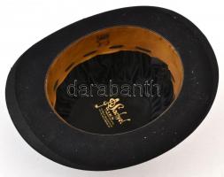 cca 1920 Bécs, Sachsel kalaposmester által készített, jelzett keménykalap, tetején apró horpadásokka...