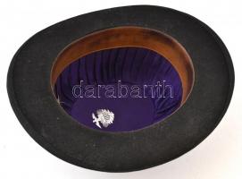 cca 1920 jelzett keménykalap, apró horpadásokkal, belső méret: 19,5×16 cm / Vintage hat