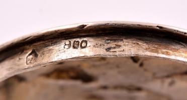 Ezüst(Ag) erdei jelenettel díszített, virágmintás szelence, jelzett, 6×5×1,5 cm, nettó: 50,9g