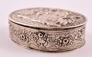 Ezüst(Ag) erdei jelenettel díszített, virágmintás szelence, jelzett, 6×5×1,5 cm, nettó: 50,9g