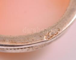 Ezüst(Ag) kámeás bross, jelzett, 2,5×2 cm, bruttó: 4,8 g