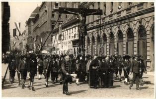 42 db főleg régi magyar és történelmi magyar városképes lap; vegyes minőség / 42 mainly pre-1945 Hun...