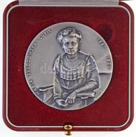 Lengyelország DN Maria Curie 1867-1934 ezüstözött Br emlékérem dísztokban (61mm) T:1- Poland ND Maria Curie 1867-1934 silver plated Br commemorative medal in case (61mm) C:AU