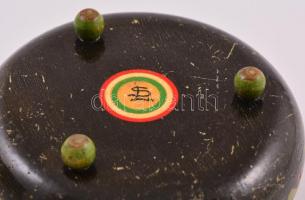 Festett fa dobozka, kopásnyomokkal, d: 12 cm