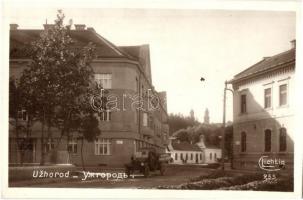 Ungvár, Uzshorod, Uzhorod; utcakép, a Plzensky Prazdroj (Pilsner Urquell) sörgyár teherautója, Görögkatolikus székesegyház a háttérben / street view, Pilsner brewery's truck, Greek Catholic cathedral in the background. Lichtig 955.