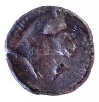 Calabria / Tarentum Kr. e. ~325-280. 3/4 Obolus Ag (0,3g) T:2- Calabria / Tarentum ~325-280. BC 3/4 Obol Ag (0,3g) C:VF