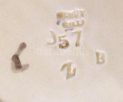 Schütz Cilli szecessziós tál és süteményes tányér (2 db), kézzel festett mázas fajansz,  máz hibákka...