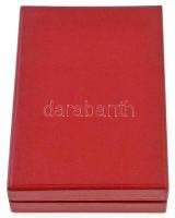 ~1970. "Ifjúságért" fém kitüntetés mellszalaggal, miniatűrrel, eredeti dísztokban. Szign.:...