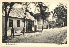 Bakonyoszlop, utcakép, Hahn Ignatz üzlete és saját kiadása. Kollár A. felvétele