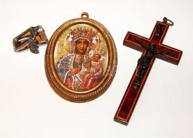 3db vallási emléktárgy