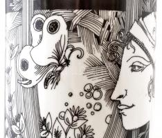 Hollóházi Szász Endre által tervezett mintával díszített váza, jelzett, matricás, hibátlan, m: 25,5 ...