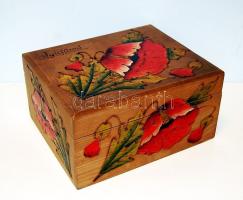 Régi fa doboz, virág motívummal