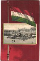 Arad, Szabadság tér, Kossuth szobor, üzletek, tömeg. Magyar zászlós litho keret / square, statue, shops, crowd. Hungarian flag Art Nouveau, litho frame (r)