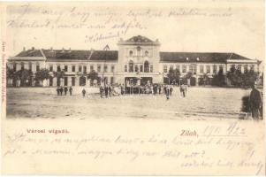 1913 Zilah, Zalau; Városi vigadó, üzletek, kút. Kiadja Seres Samu / music hall, shops, fountain (r)