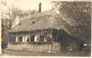 Mezőkölpény, Culpiu; ház, erdélyi folklór / house, Transylvanian folklore. Josef Fischer photo (ragasztónyom / glue marks)
