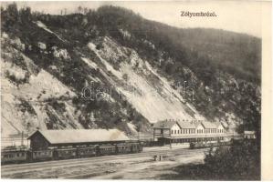 Zólyombrézó, Podbrezová; Vasútállomás, vagonok. Kiadja Kóczánné Irma / Bahnhof / railway station, wagons