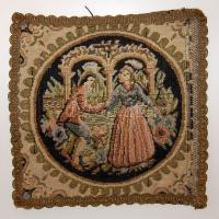 Cca. századeleje kisméretű gobelin asztalterítő, jó állapotban