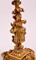 Neobarokk réz gyertyatartó párban. Férfi és női figurális díszítéssel 21 cm