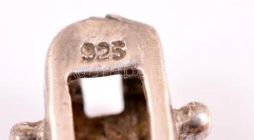 Ezüst (Ag.) karkötő, jelzett, csiszolt üveggel, h: 18 cm, bruttó: 18,3 g