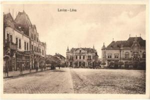 Léva, Levice; utcakép, Városháza, Városi szálloda, Holzmann Bódog, Vámos Mór, Kovács Sándor üzlete. Kiadja Rud. Grof / street view, town hall, hotel, shops (EK)