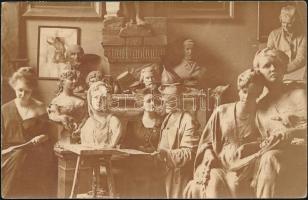 1955 kisfaludi Strobl Alajosné, Kratochwill Alojzia Lujza (1876-1964) saját kézzel írt levelezőlapja...