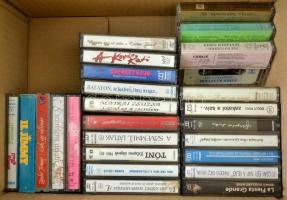 40 db műsoros kazetta, különféle érdekes darabokkal