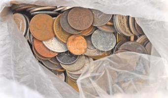 Vegyes érme tétel ~1,34kg súlyban T:vegyes Various coins in ~1,34kg weight C:mixed