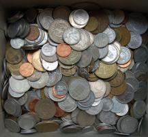 2kg vegyes fémpénz, egész világ, régi és új