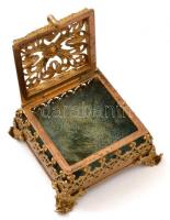 Gazdagon díszített, áttört arany színű ékszertartó dobozka, 6×6×3,5 cm