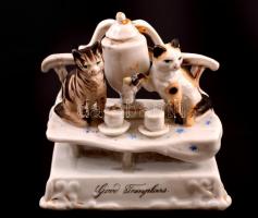 Teázó cicák, angol porcelán, kézzel festett, jelzett, kopásokkal, 9×9,5 cm