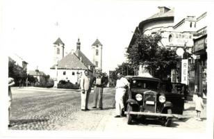 Gyöngyös, utcai Rex benzintöltő állomás, automobil, templom. photo