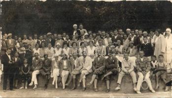 Ungvár, Uzshorod, Uzhorod; teniszezők csoportképe, teniszütők / tennis players, tennis rackets, sport. Kántor photo (vágott / cut)