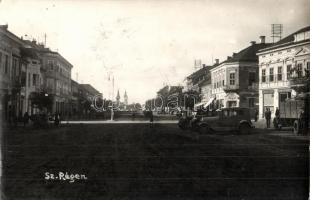 1940 Szászrégen, Reghin; utcakép, autók, Heinrich Binder és Eduard Theil üzlete, Royal cukrászda / street view with shops, conectionery and automobiles. photo