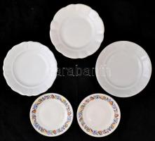 Zsolnay retró tányérok (5 db), fehér mázas vagy matricás, kopásnyomokkal, d:15-19 cm