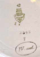 Zsolnay retró tányérok (5 db), fehér mázas vagy matricás, kopásnyomokkal, d:15-19 cm