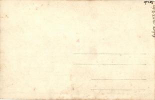 1929 Doboz, Wenckheim bárók uradalmi katolikus kápolnája, Steib János katolikus pappal.  Bejárat mel...