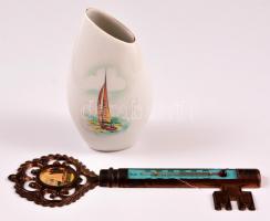 Kis Balaton szuvenír tétel: retró hőmérő + kis Aquincumi porcelán váza, kézzel festett, jelzett, apró kopásokkal
