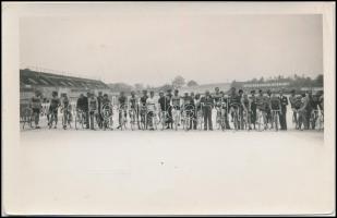 ~1930 5 db használatlan fotó képeslap kerékpárversenyekről / 5 unused photo postcards with bicycle races