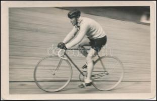 ~1930 5 db használatlan fotó képeslap kerékpárversenyekről / 5 unused photo postcards with bicycle r...