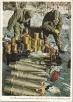 Der Munitionsverbrauch ist auch während der Winterschlachten gross. PK-Aufn. Kriegsber. Schürer, Carl Werner / WWII German military, ammunition in winter  (EK)