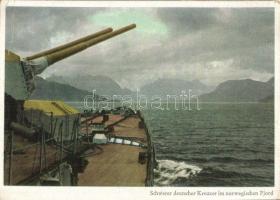 Schwerer deutscher Kreuzer im norwegischen Fjord. PK-Aufn. Kriegsber. Richleske, Carl Werner / WWII German Navy, heavy cruiser (EK)