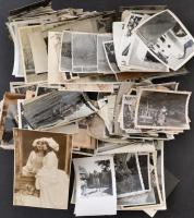 Több, mint 300 db régi fotó (családi, városképek, utazás, stb.)