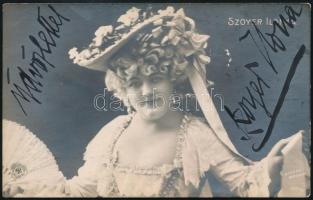 Szoyer Ilona (1879-1956) énekesnő aláírása egy őt ábrázoló fotólapon, 8x13 cm